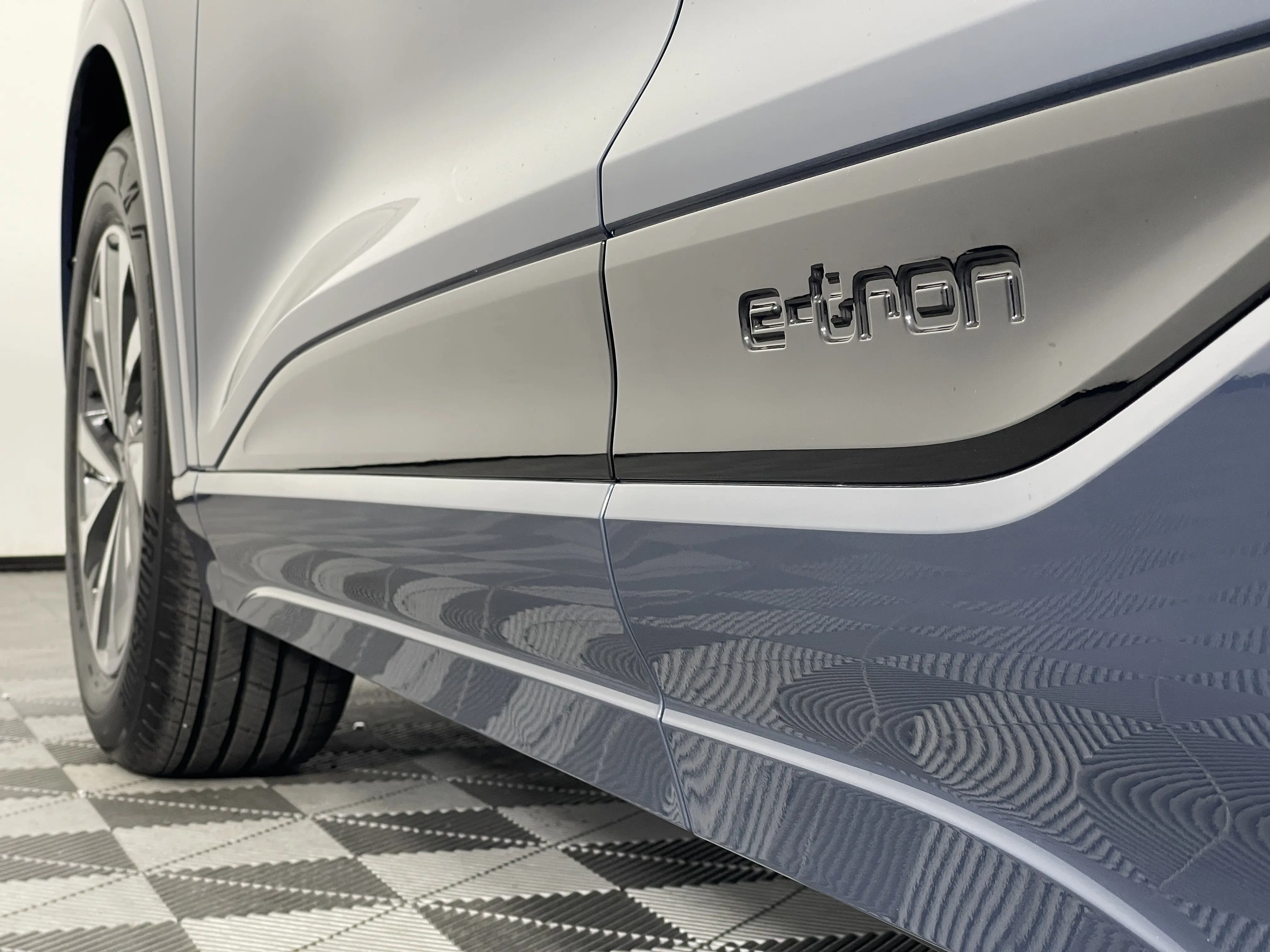 2025 Audi Q6 E-tron Prestige photo 17