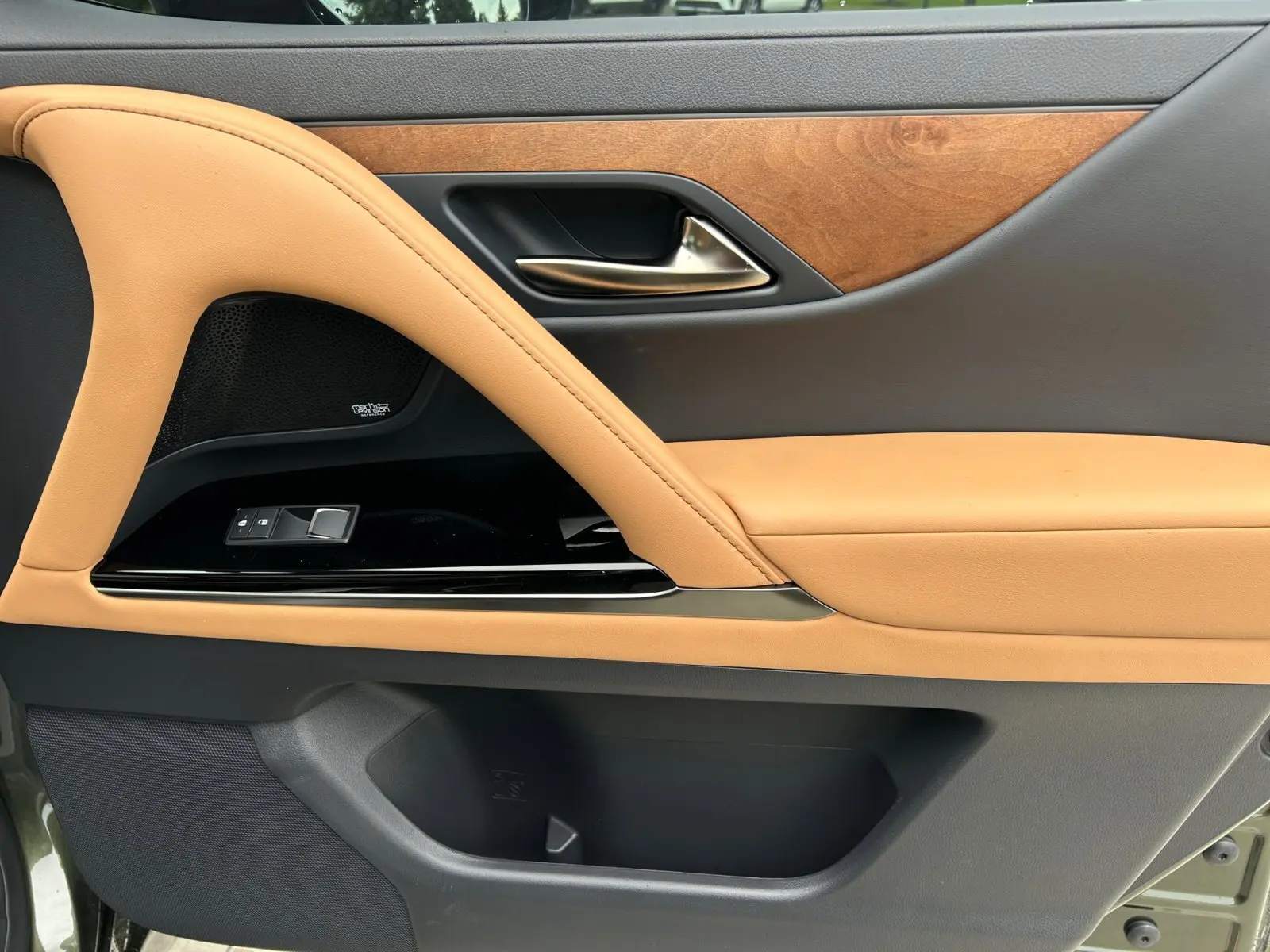 2025 Lexus LX 600 Premium photo 16