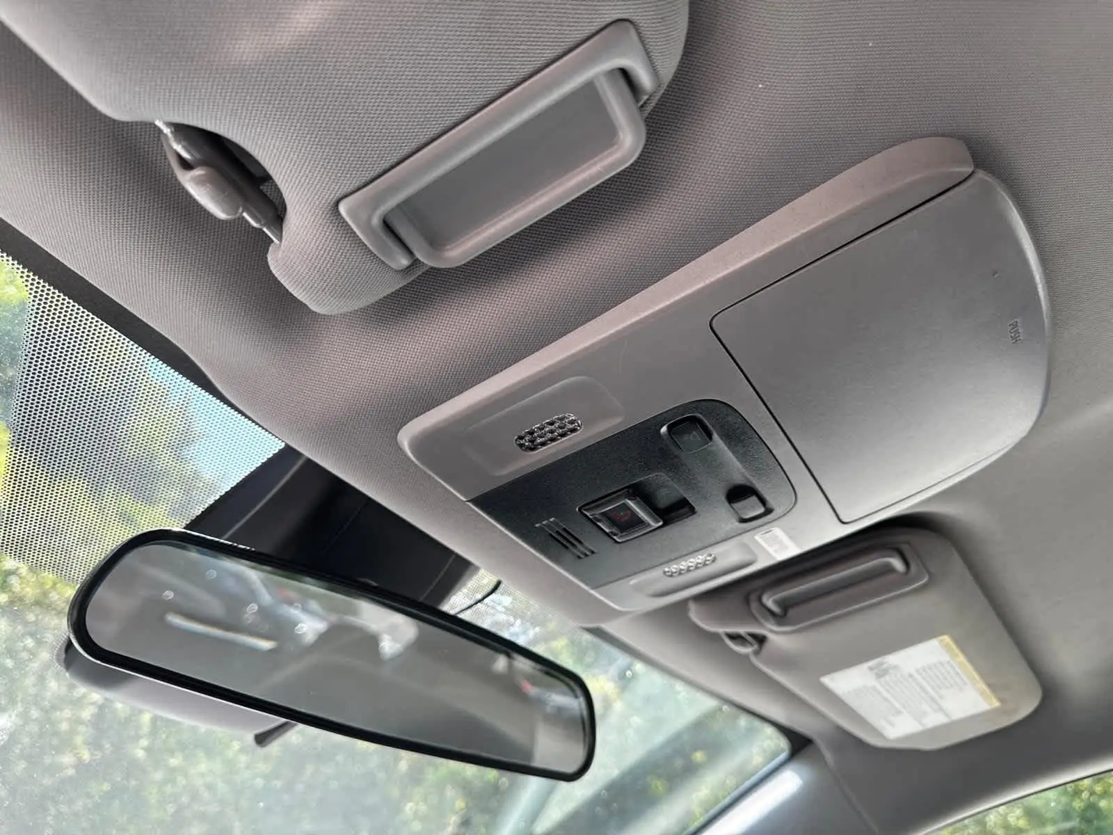 2020 Toyota Camry SE photo 25