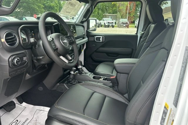 2026 Jeep Gladiator Sahara - Photo 9