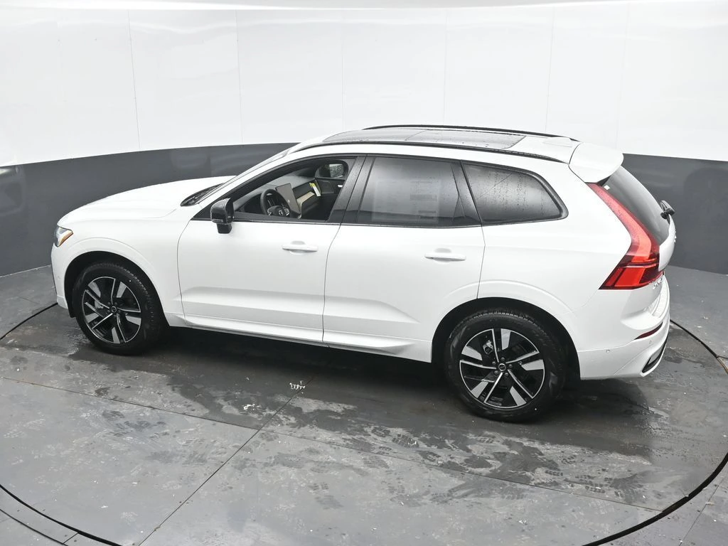 2026 Volvo - image 35