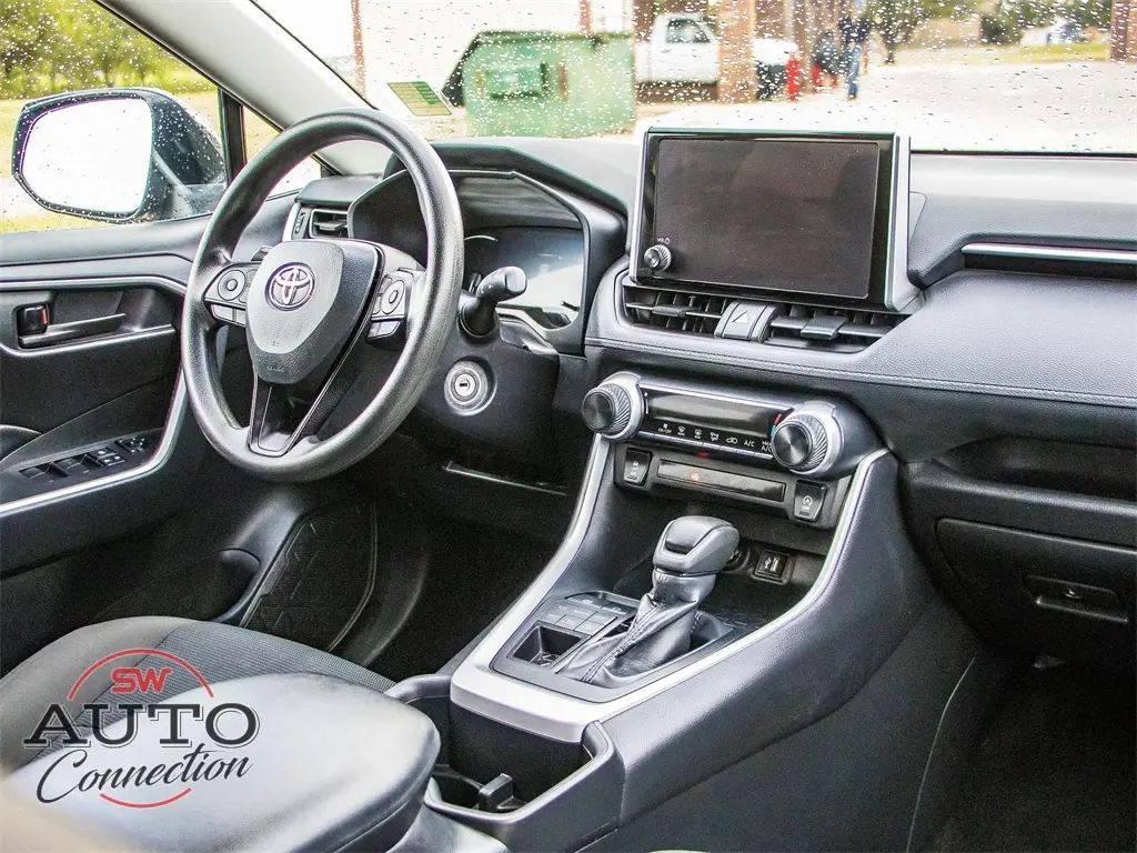 2024 Toyota RAV4 LE photo 15