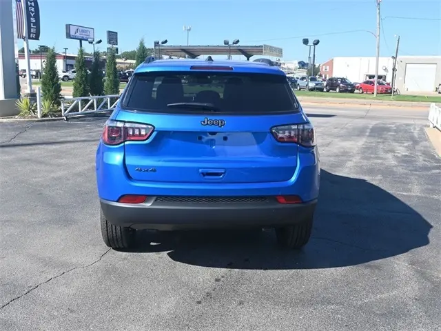 2026 Jeep Compass Latitude photo 2