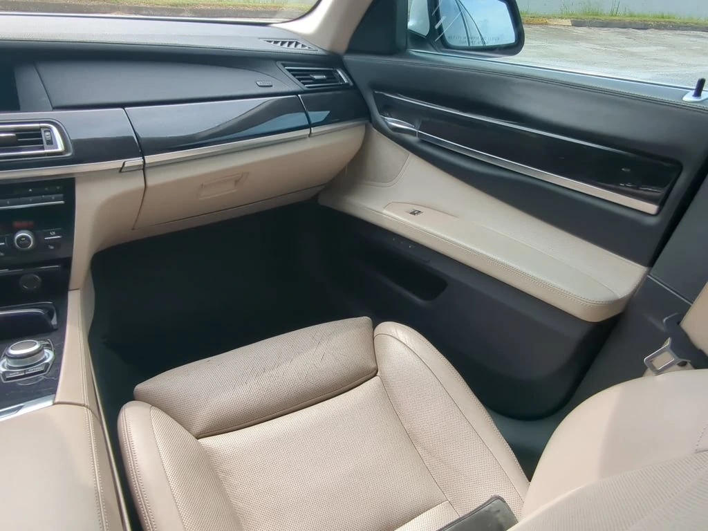 2011 BMW 7 Series 750i - Photo 14