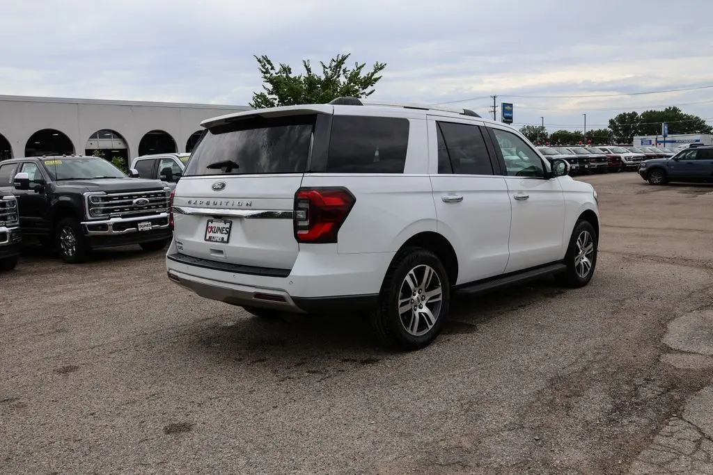 2024 Ford Expedition Limited photo 3