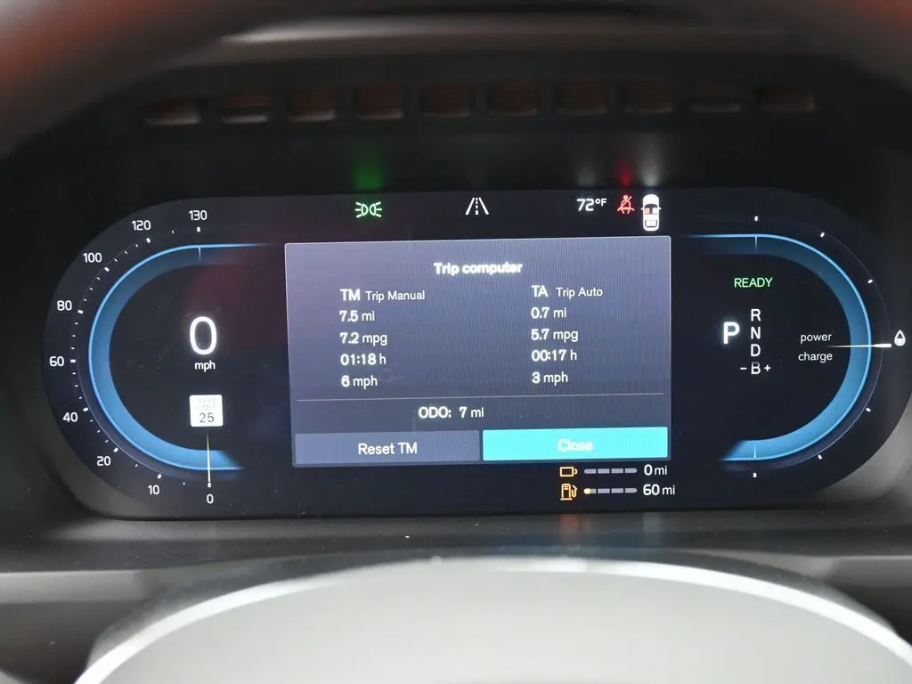 2025 Volvo - image 10