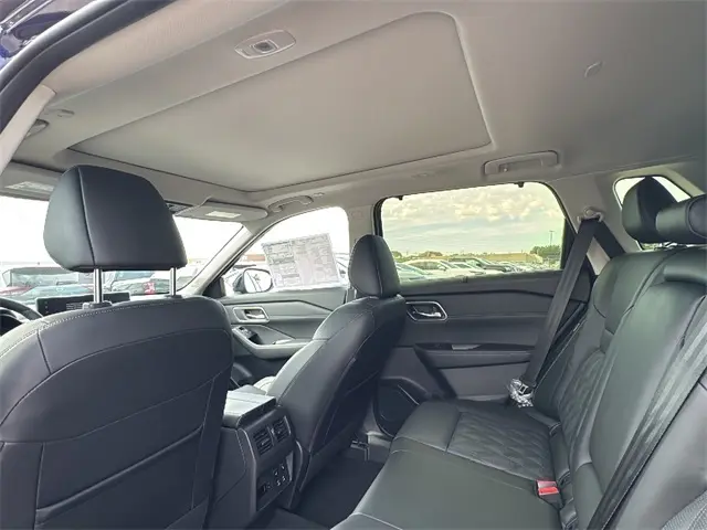 2026 Nissan Rogue Platinum photo 12