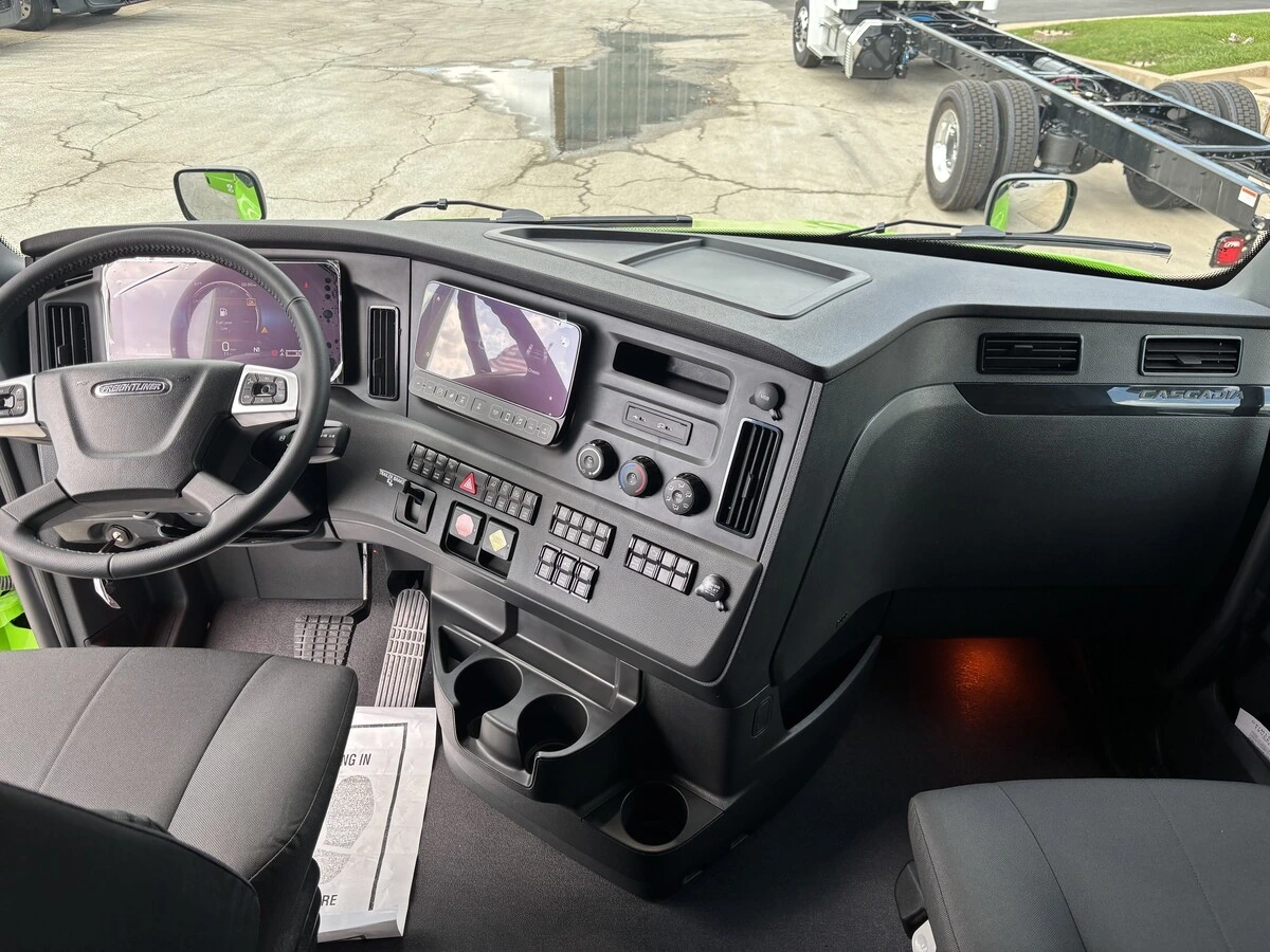 2027 Freightliner - image 10