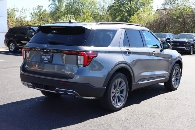 2025 Ford Explorer photo 2