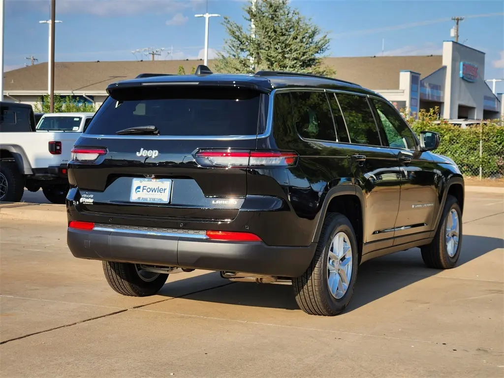 2025 Jeep Grand Cherokee Laredo photo 4