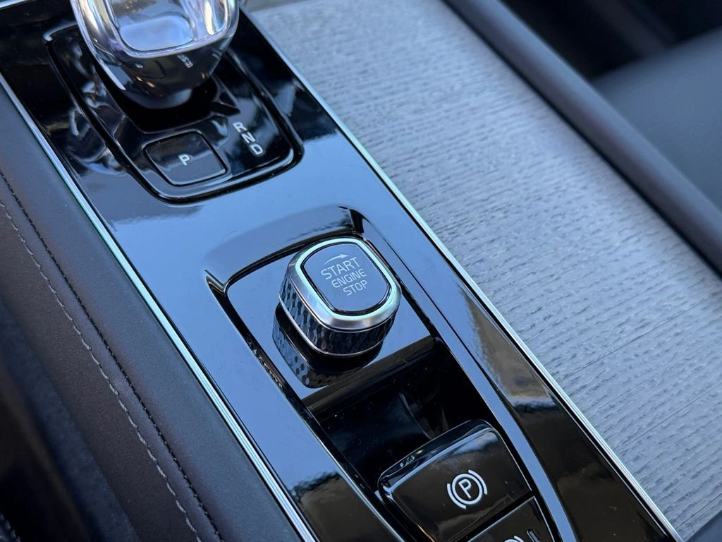 2026 Volvo - image 22