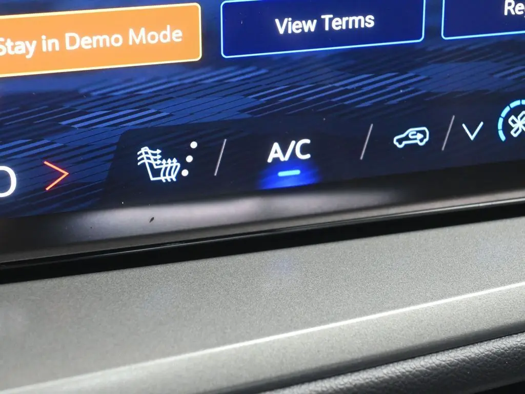 2026 Chevrolet Traverse 2LT photo 19