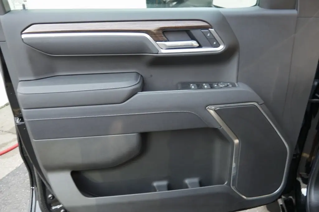2025 Chevrolet Silverado 1500 LT photo 26