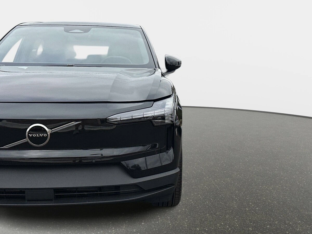 2026 Volvo - image 8