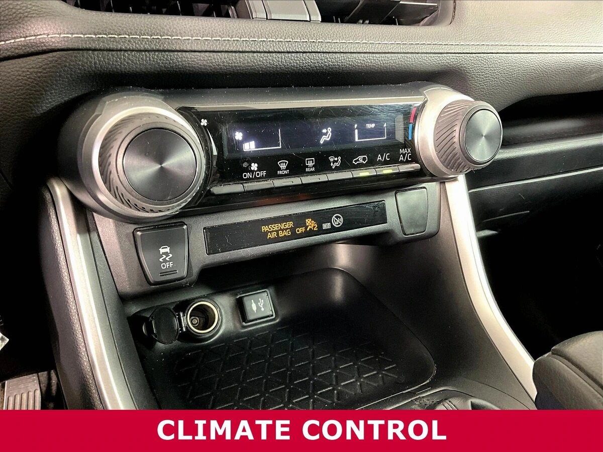 2019 Toyota RAV4 LE - Photo 14