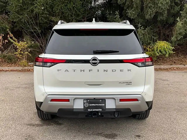 2023 Nissan Pathfinder Platinum photo 3