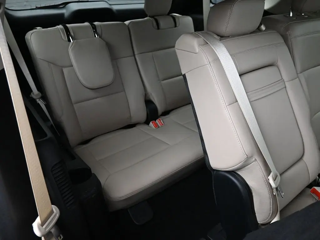 2020 Ford Explorer XLT photo 13