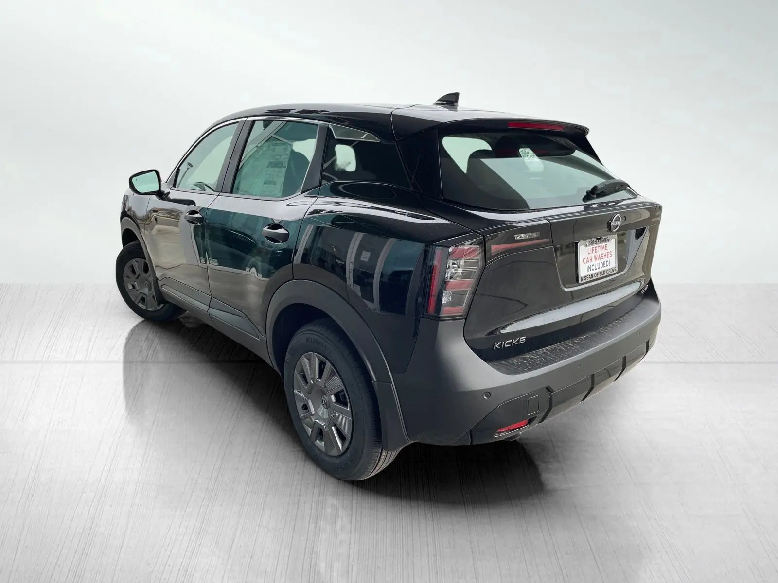 2025 Nissan Kicks S photo 4