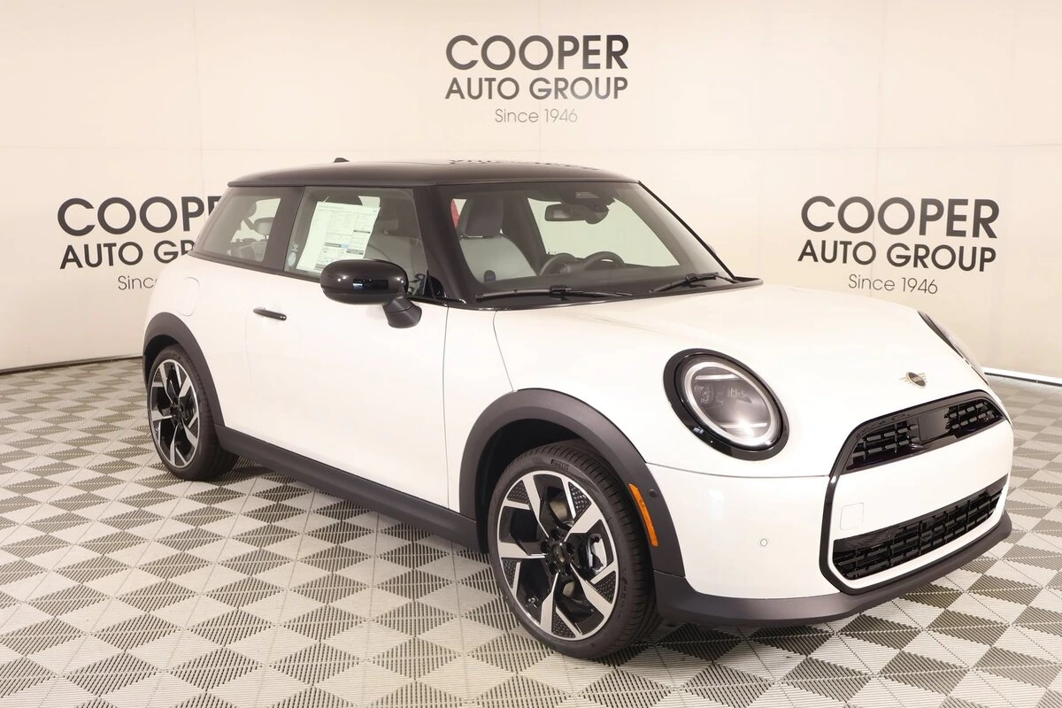2026 MINI Hardtop Cooper Oxford Edition's photo