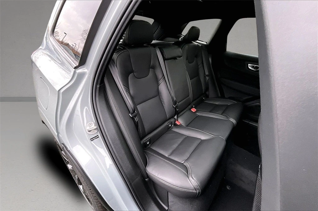 2026 Volvo - image 10