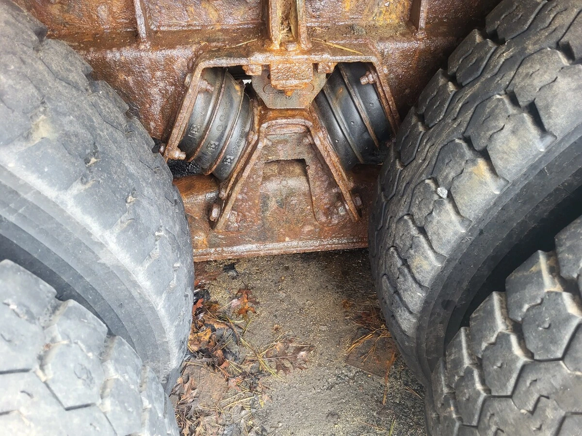 2005 International - image 24