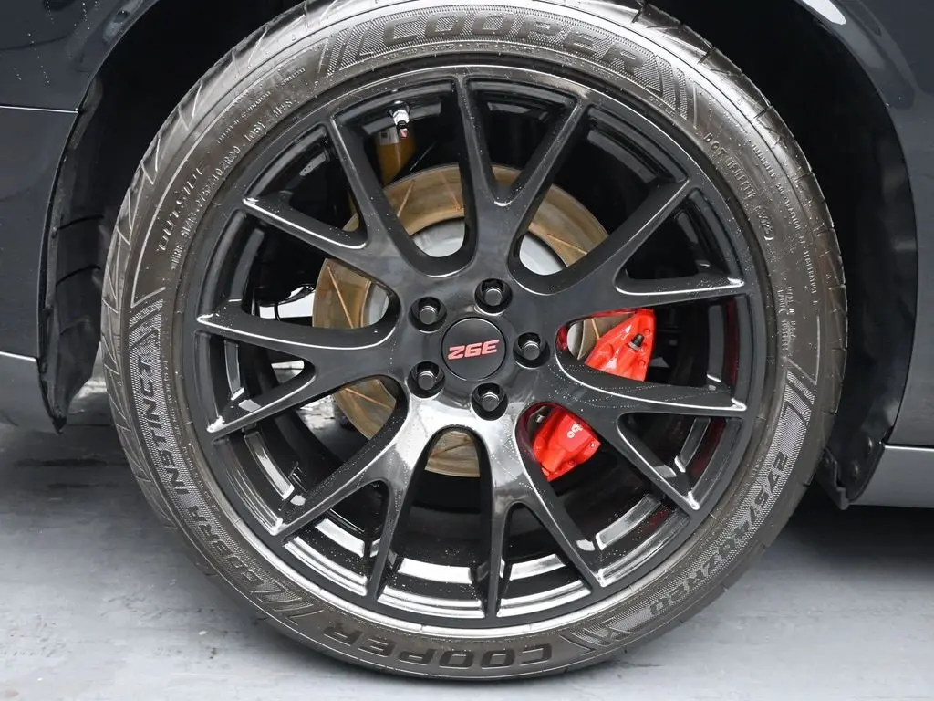 2016 Dodge Challenger SRT8 392 photo 11