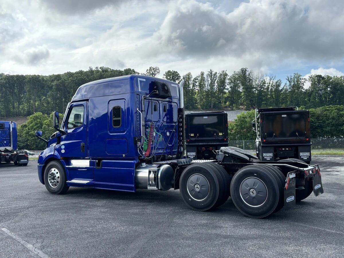 2026 Freightliner Cascadia in Knoxville, TN — photo 8
