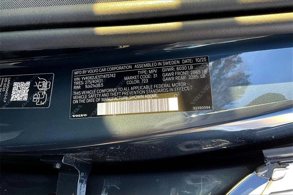 2026 Volvo - image 8