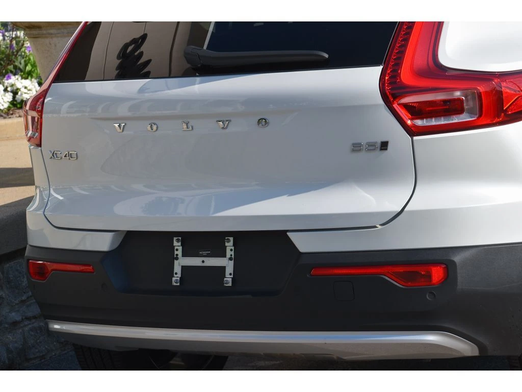 2025 Volvo - image 30