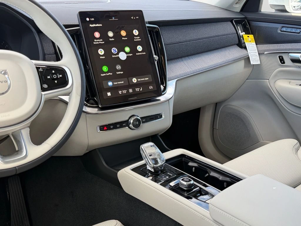 2026 Volvo - image 12