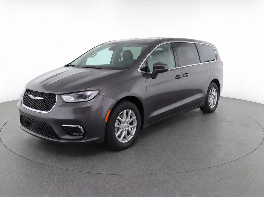 2023 Chrysler Pacifica Touring L's photo