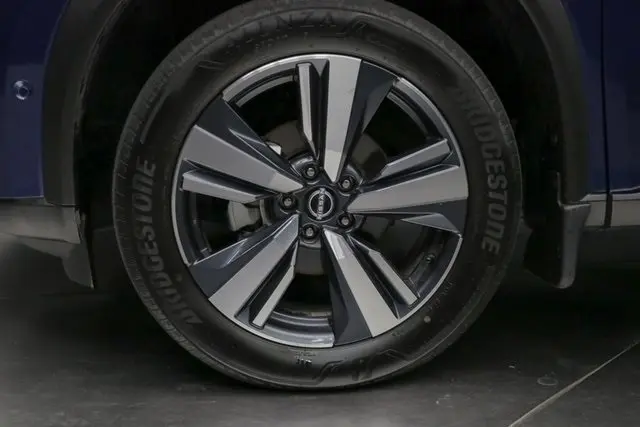 2023 Nissan Rogue SL photo 8