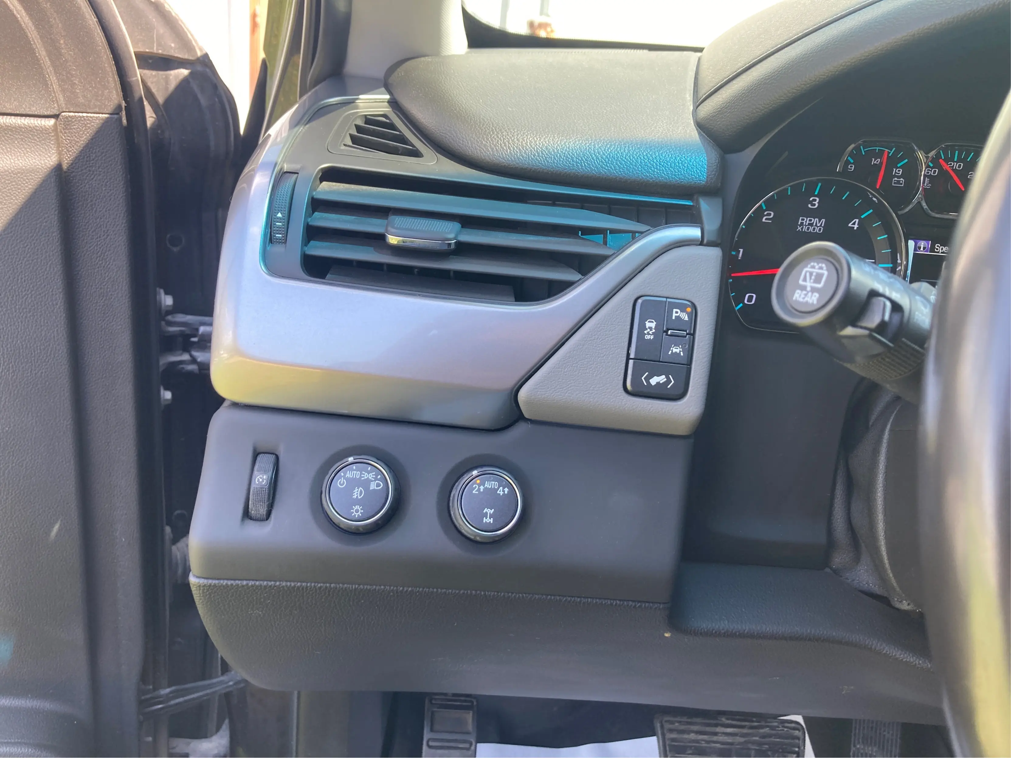 2018 Chevrolet Tahoe LT photo 18