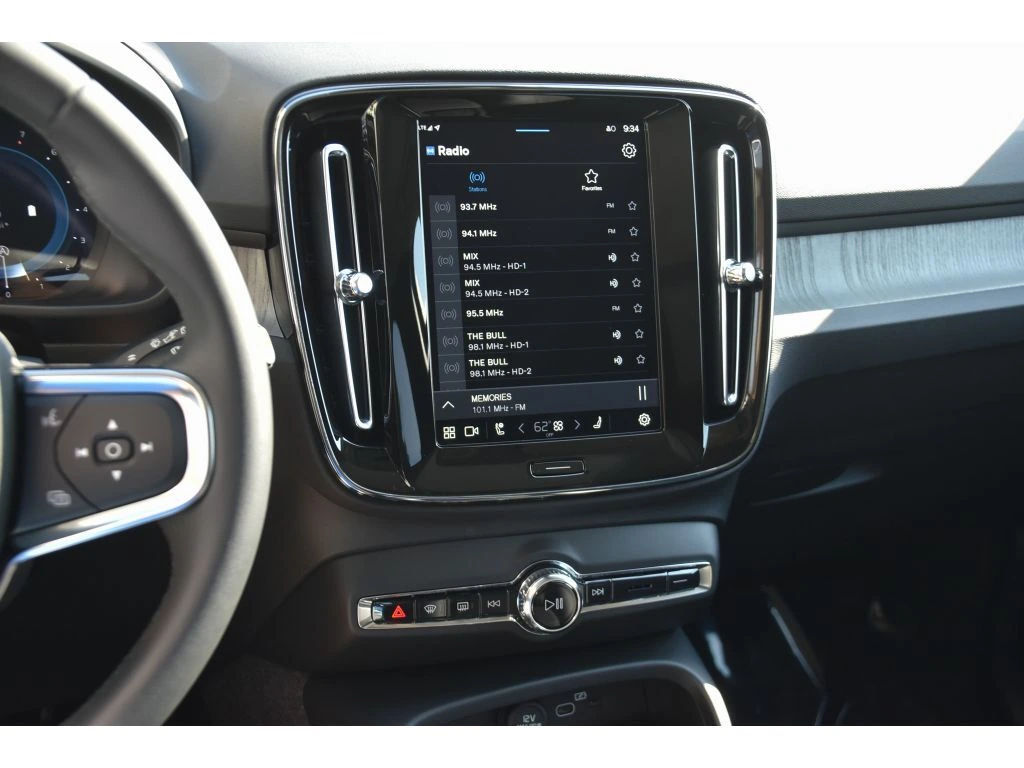 2025 Volvo - image 19