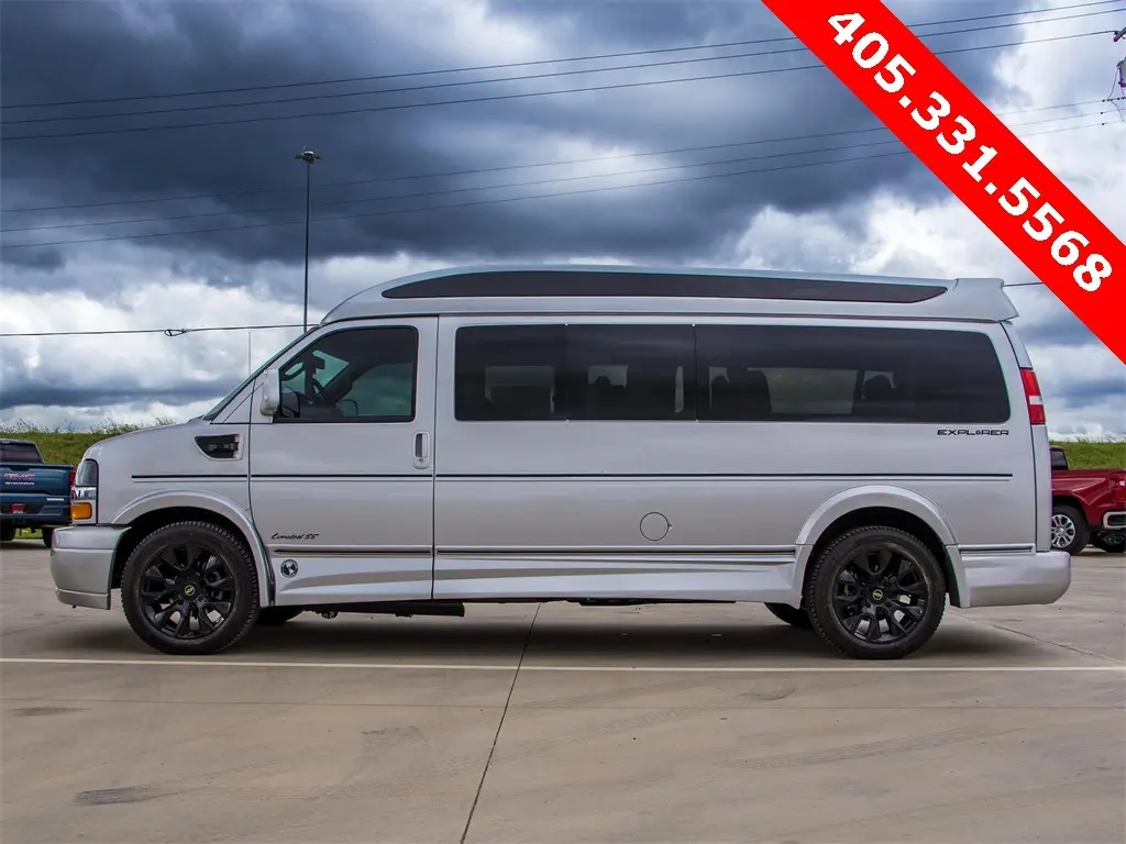 2025 Chevrolet Express 2500 Work Van Cargo photo 4