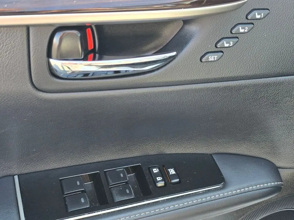 2018 Lexus ES 300h photo 23