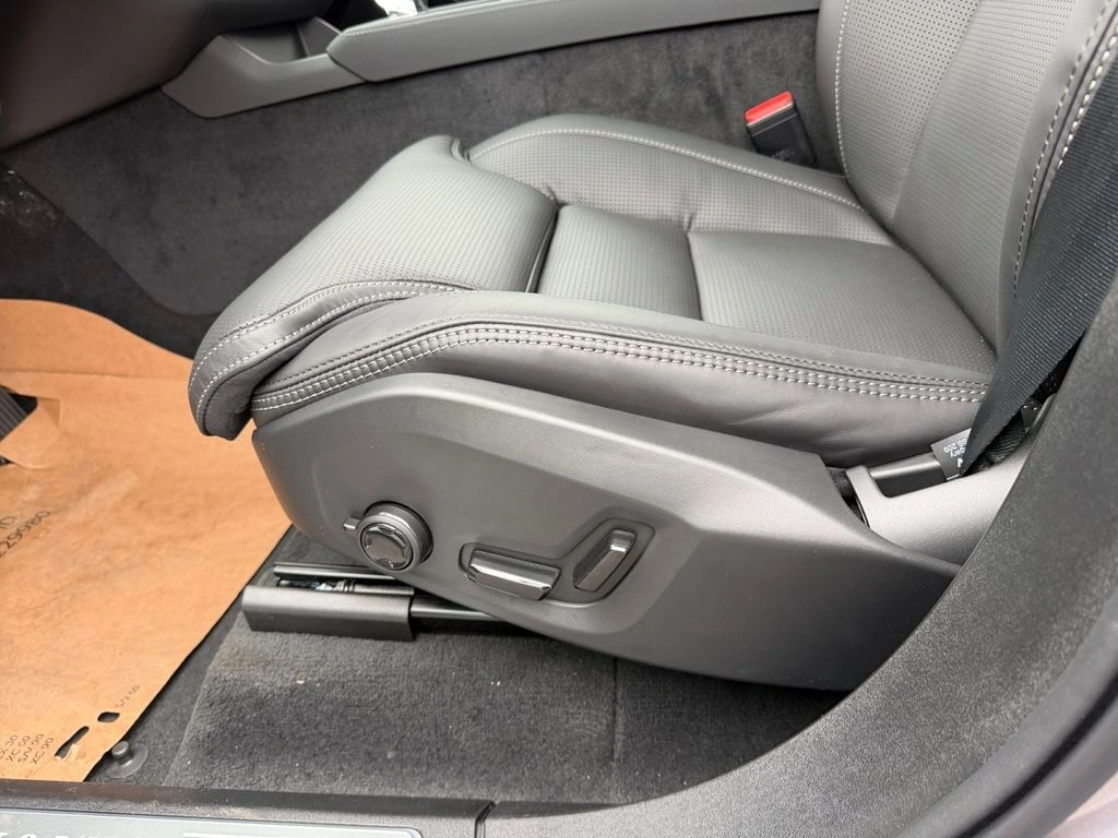 2026 Volvo - image 15