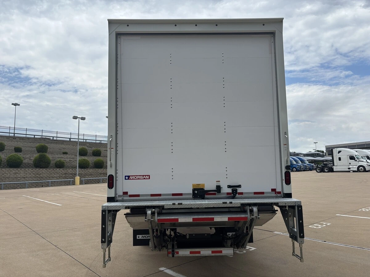 2027 Freightliner M2 106 — photo 4