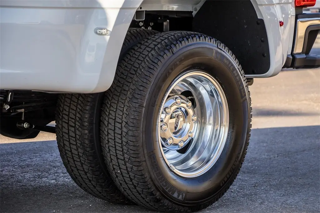 2026 Ford F-350 Lariat photo 4