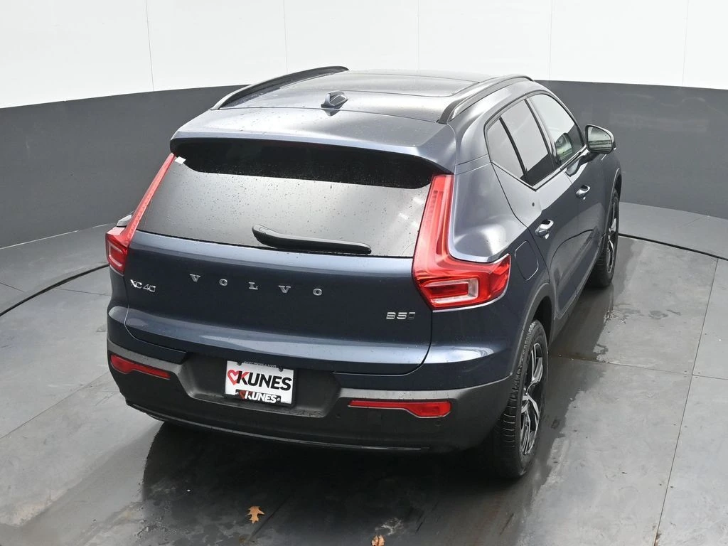 2026 Volvo - image 29
