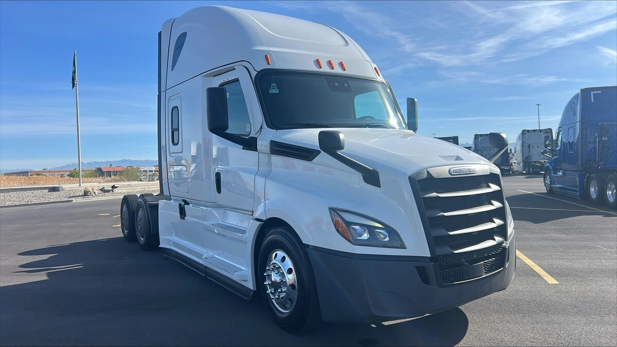 2022 Freightliner Cascadia - image 5