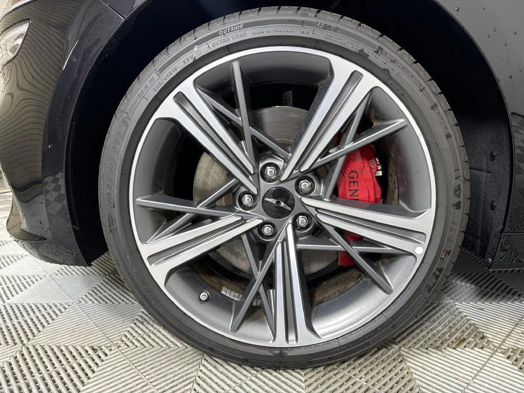 2025 GENESIS G70 Standard - Photo 9