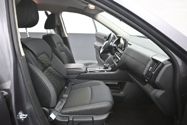 2025 Nissan Pathfinder SV - Photo 14