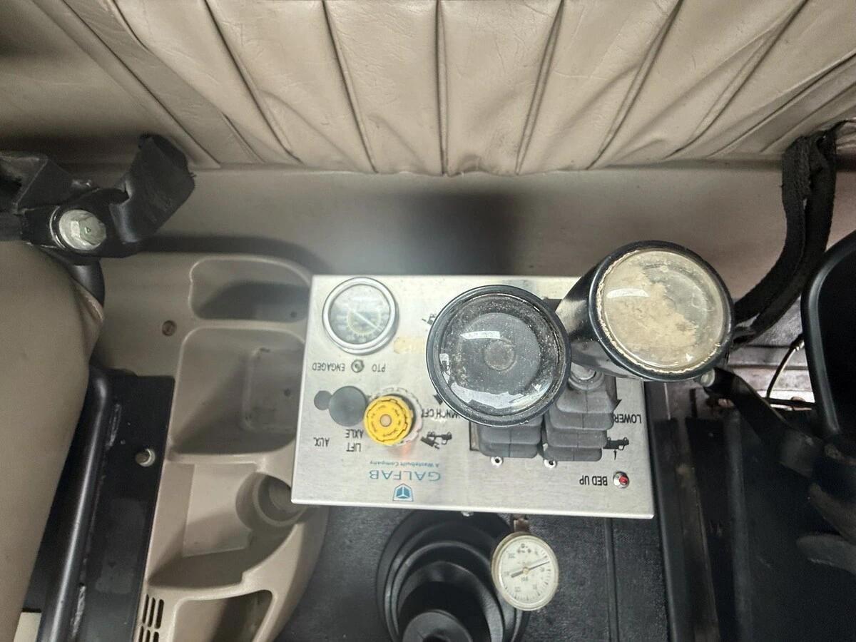 2016 International - image 17