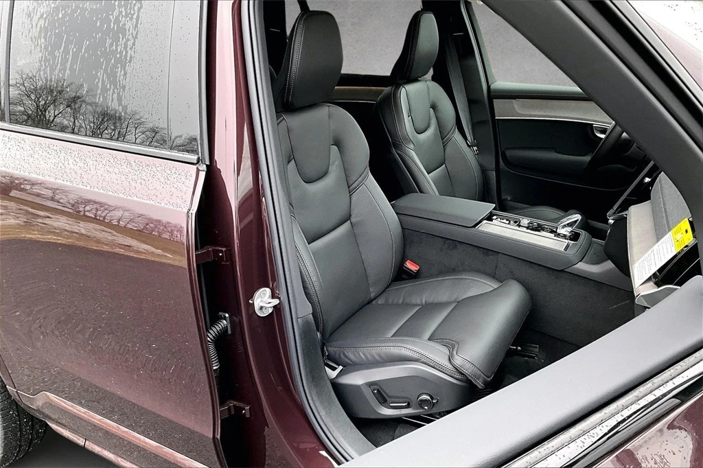 2026 Volvo - image 11