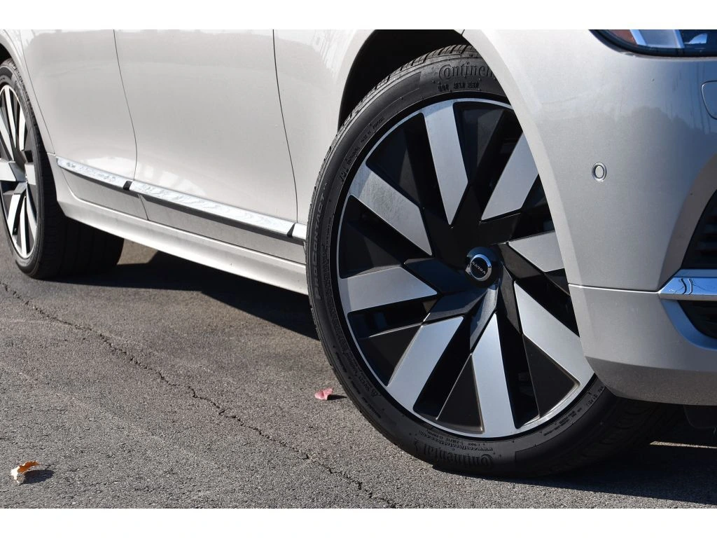 2024 Volvo - image 2