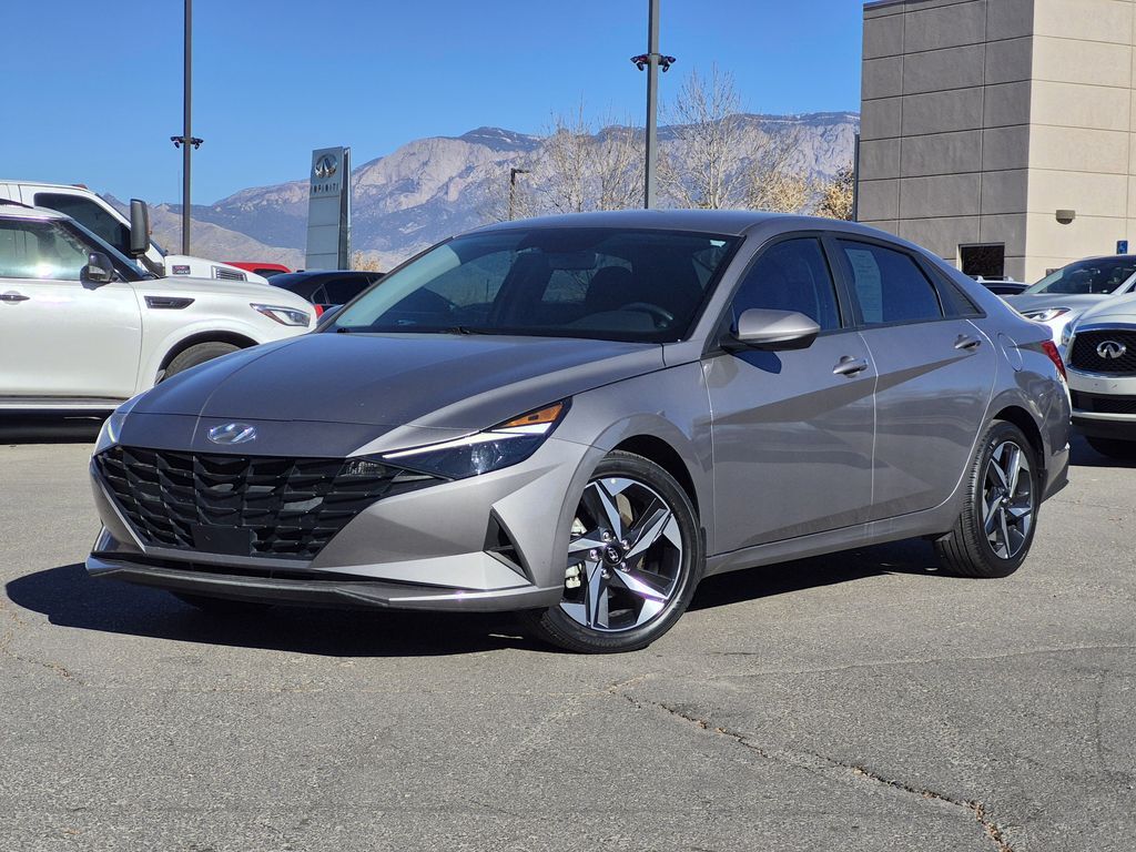 2023 Hyundai Elantra SEL FWD