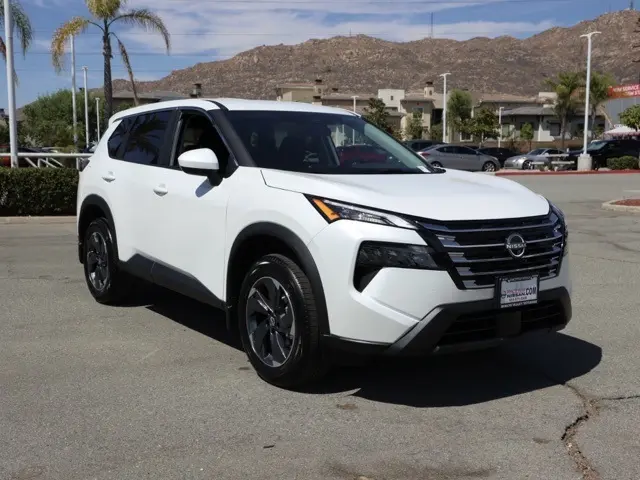 2026 Nissan Rogue SV's photo