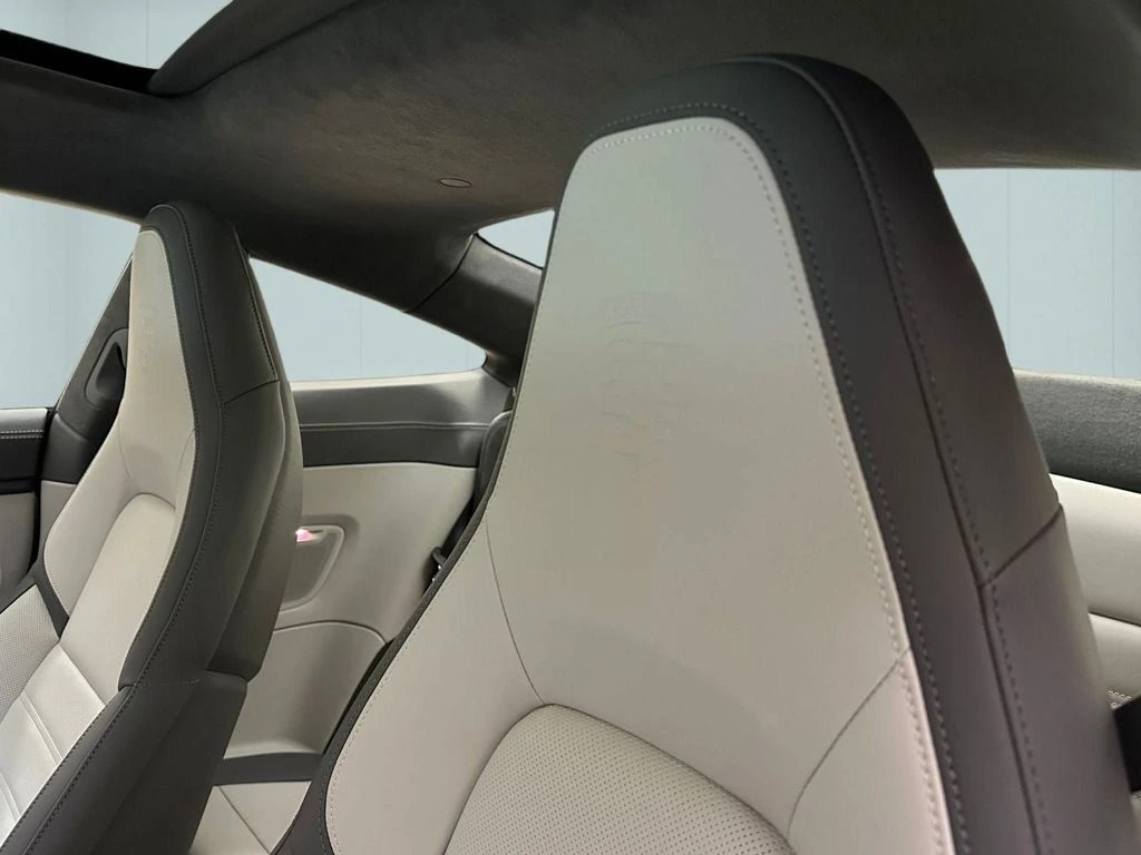 2025 Porsche 911 GTS - Photo 34