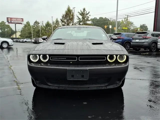 2015 Dodge Challenger SXT photo 2